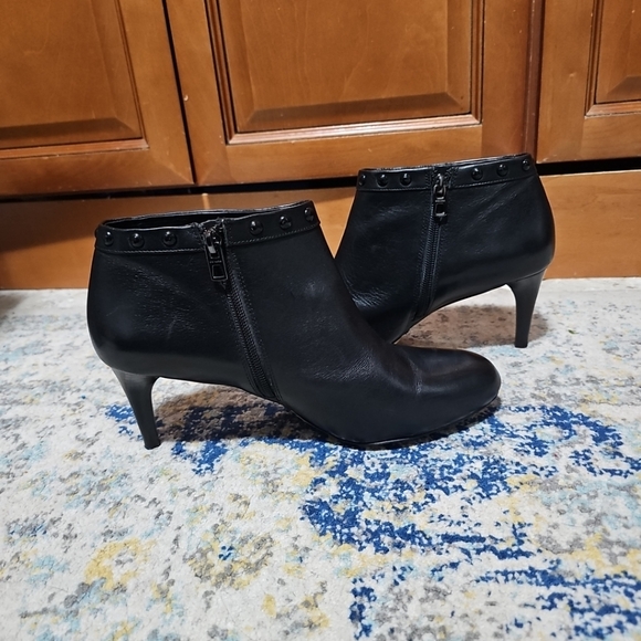 Coach Holiday Leather Ankle Mid Heel Booties Size 9.5 - Picture 5 of 10